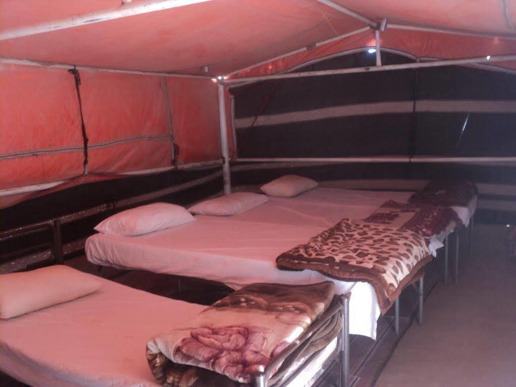 Salman Zwaidh Camp Hotel Wadi Rum Exterior photo