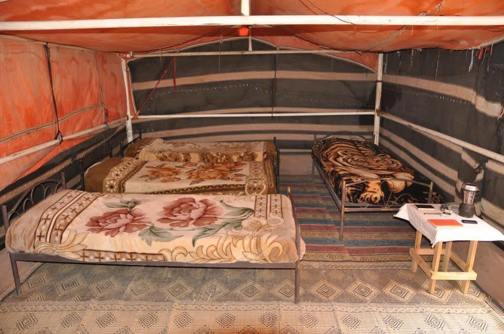 Salman Zwaidh Camp Hotel Wadi Rum Exterior photo